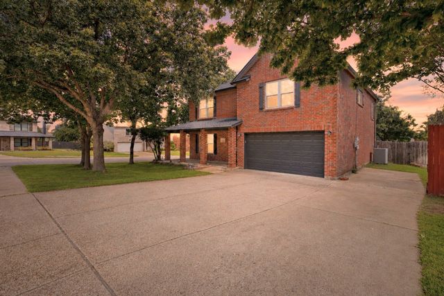 301 Cortland Circle, Roanoke, TX 76262
