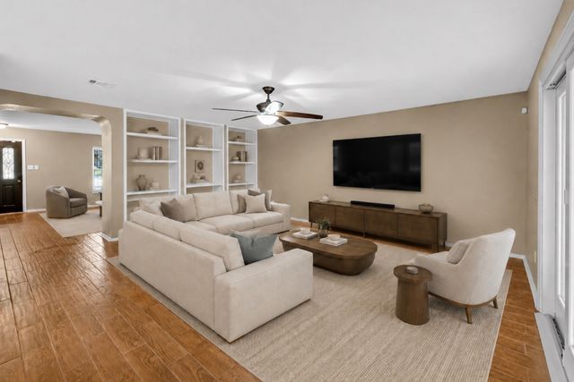 301 Cortland Circle, Roanoke, TX 76262