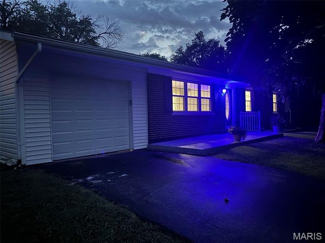 24 Sandy Drive, St Louis, MO 63010