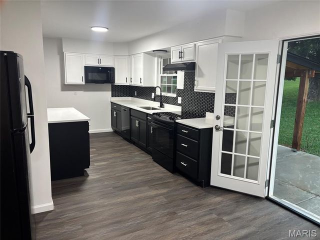 24 Sandy Drive, St Louis, MO 63010