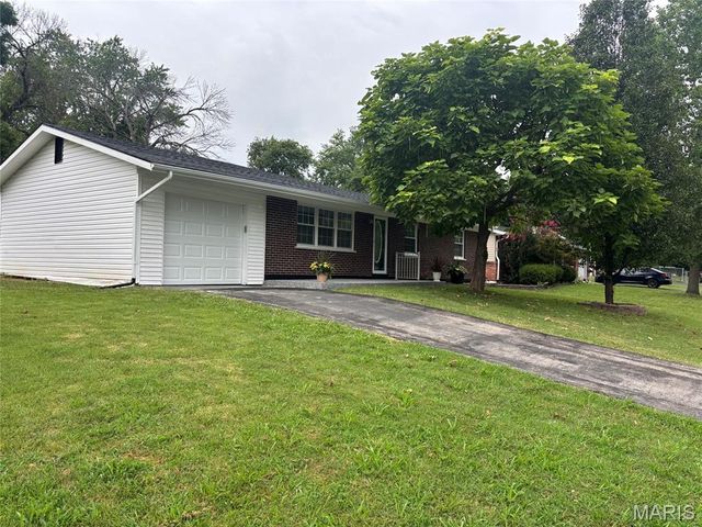 24 Sandy Drive, St Louis, MO 63010