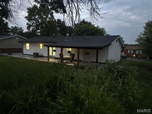 24 Sandy Drive, St Louis, MO 63010