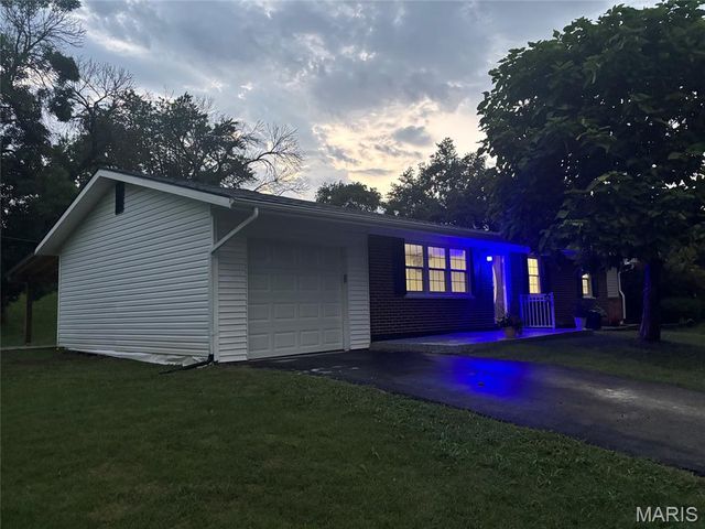 24 Sandy Drive, St Louis, MO 63010