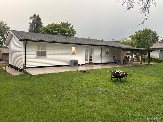 24 Sandy Drive, St Louis, MO 63010