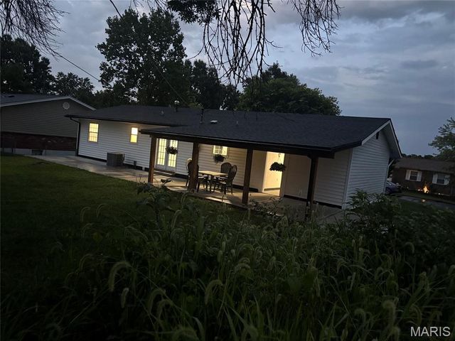 24 Sandy Drive, St Louis, MO 63010