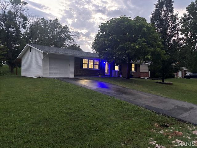 24 Sandy Drive, St Louis, MO 63010