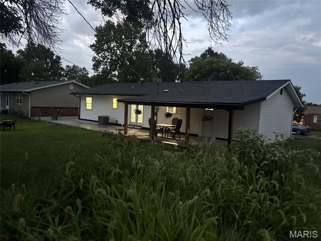 24 Sandy Drive, St Louis, MO 63010