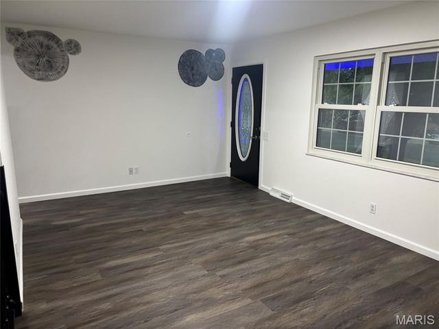 24 Sandy Drive, St Louis, MO 63010