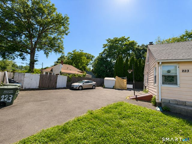 223 Pearl Harbor Street, Bridgeport, CT 06610