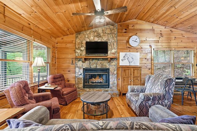 399 Laurel Mountain Road, Blue Ridge, GA 30513