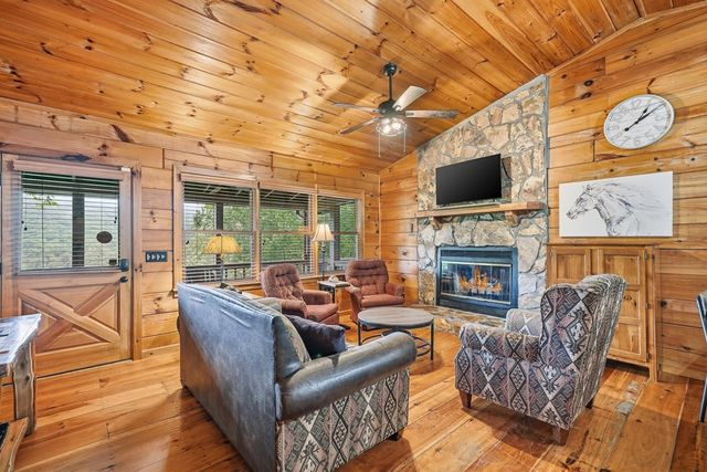 399 Laurel Mountain Road, Blue Ridge, GA 30513