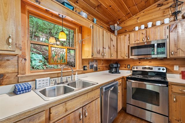 399 Laurel Mountain Road, Blue Ridge, GA 30513