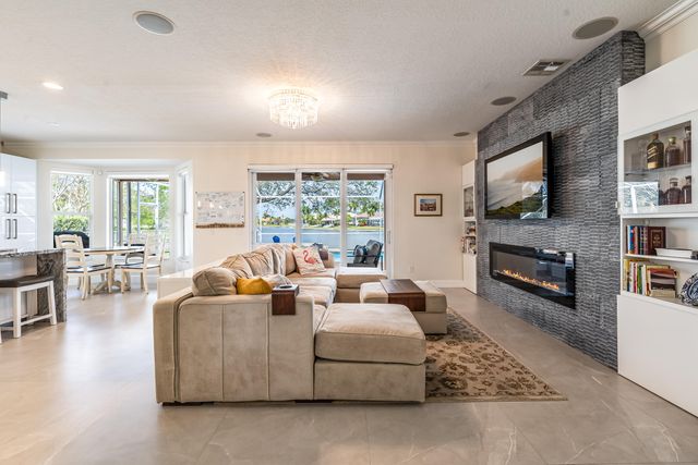 13815 NW 11th Street, Pembroke Pines, FL 33028