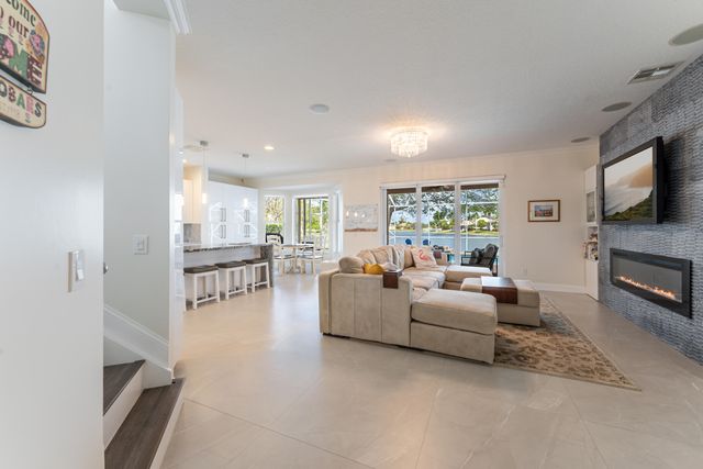 13815 NW 11th Street, Pembroke Pines, FL 33028