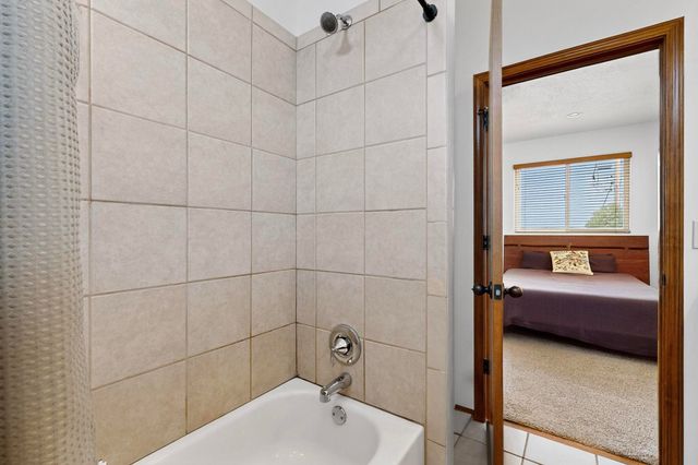 1405 SIGMA CHI Road NE, Albuquerque, NM 87106