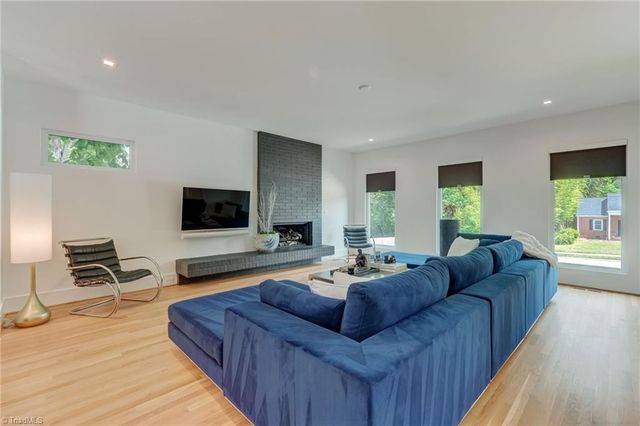 1909 Friendly Avenue, Greensboro, NC 27403