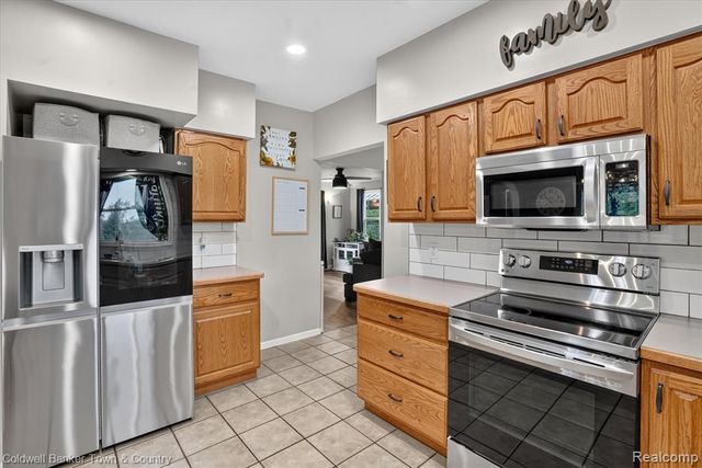 6347 Oak Grove Road, Howell, MI 48855