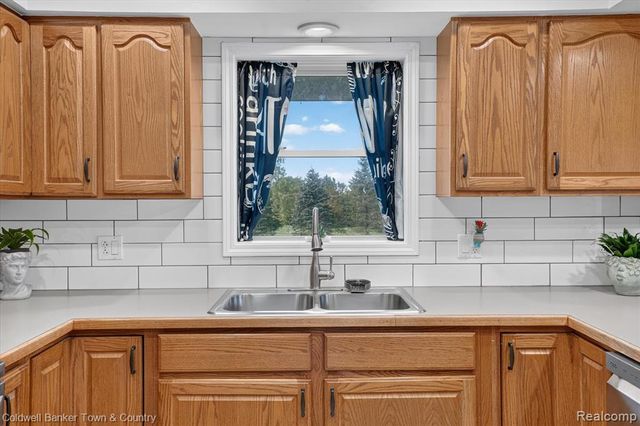 6347 Oak Grove Road, Howell, MI 48855