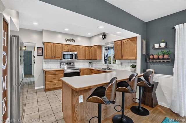 6347 Oak Grove Road, Howell, MI 48855