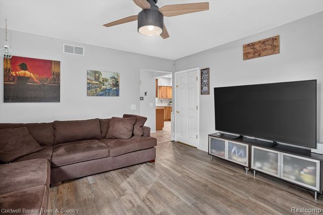 6347 Oak Grove Road, Howell, MI 48855