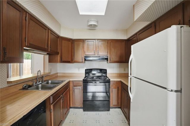 1131 Mill Lake QTR, Chesapeake, VA 23320