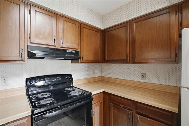 1131 Mill Lake QTR, Chesapeake, VA 23320