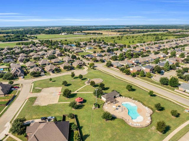 109 Thoroughbred Street, Waxahachie, TX 75165