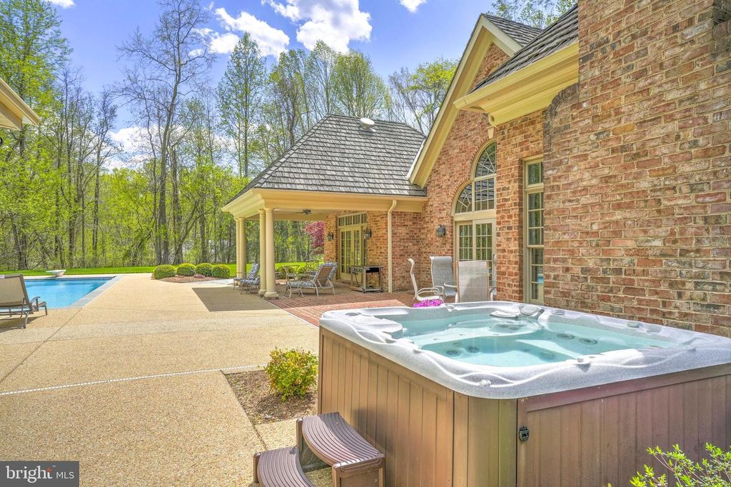 Image 22 of property listing at 12651 VIGILANT CT, Dunkirk, MD 20754