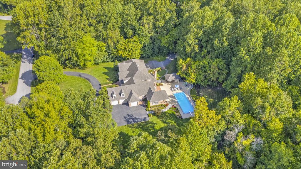 Image 4 of property listing at 12651 VIGILANT CT, Dunkirk, MD 20754