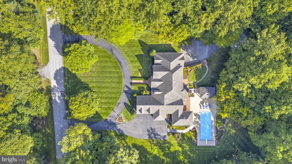 Image 5 of property listing at 12651 VIGILANT CT, Dunkirk, MD 20754