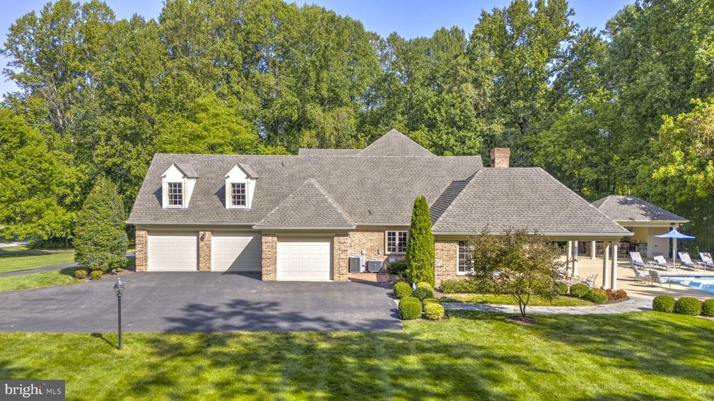 Image 7 of property listing at 12651 VIGILANT CT, Dunkirk, MD 20754