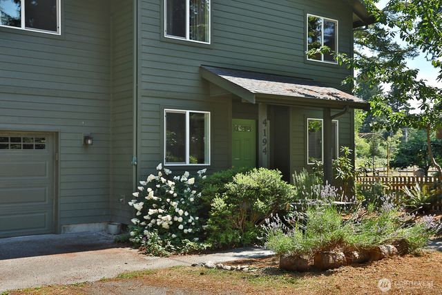 4194 Moorland Place, Clinton, WA 98236