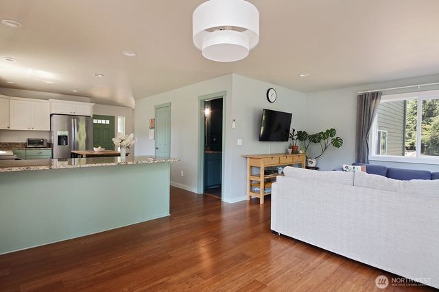 4194 Moorland Place, Clinton, WA 98236