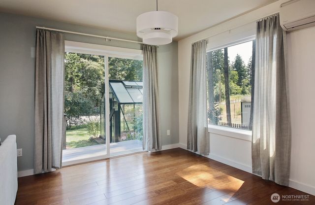 4194 Moorland Place, Clinton, WA 98236