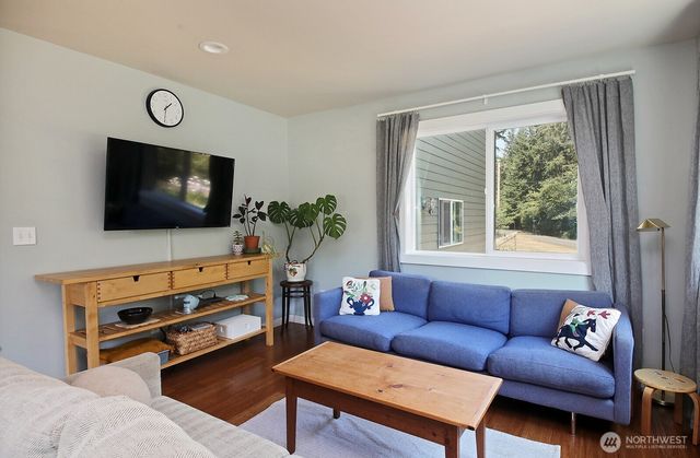 4194 Moorland Place, Clinton, WA 98236