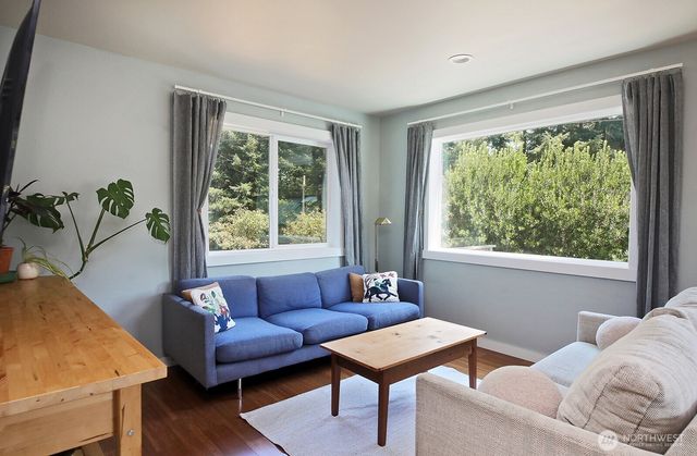 4194 Moorland Place, Clinton, WA 98236