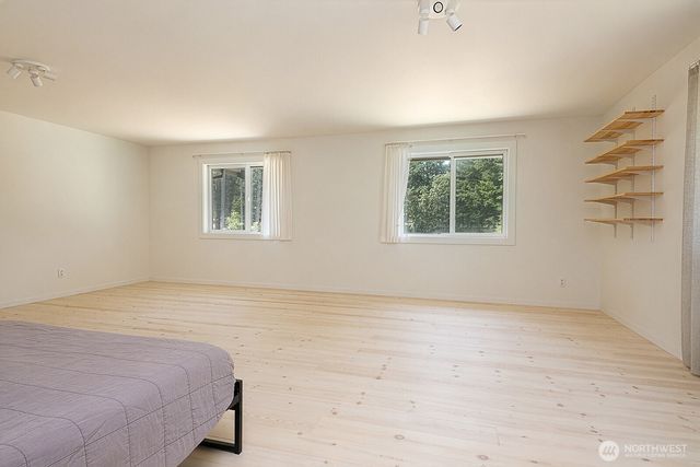 4194 Moorland Place, Clinton, WA 98236