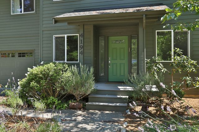 4194 Moorland Place, Clinton, WA 98236
