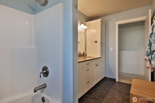 4194 Moorland Place, Clinton, WA 98236