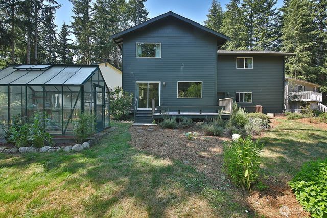 4194 Moorland Place, Clinton, WA 98236
