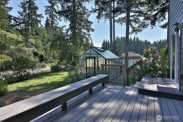4194 Moorland Place, Clinton, WA 98236