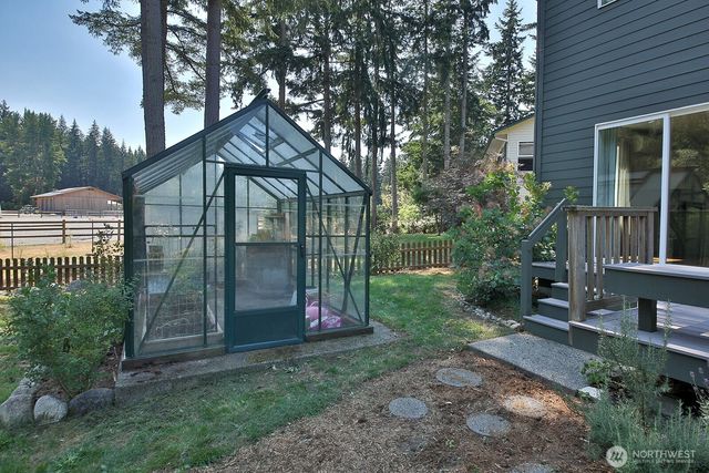 4194 Moorland Place, Clinton, WA 98236