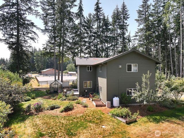 4194 Moorland Place, Clinton, WA 98236