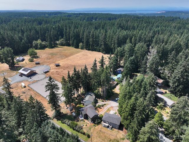 4194 Moorland Place, Clinton, WA 98236