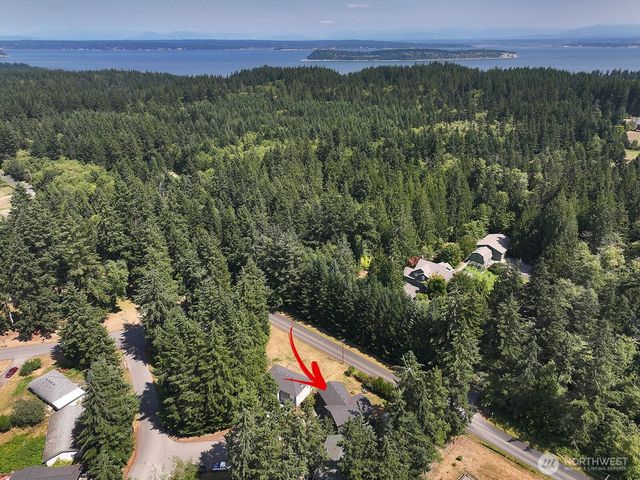 4194 Moorland Place, Clinton, WA 98236