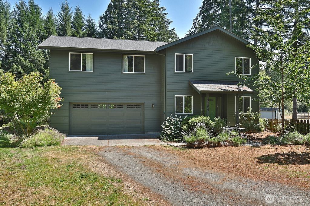 4194 Moorland Place, Clinton, WA 98236