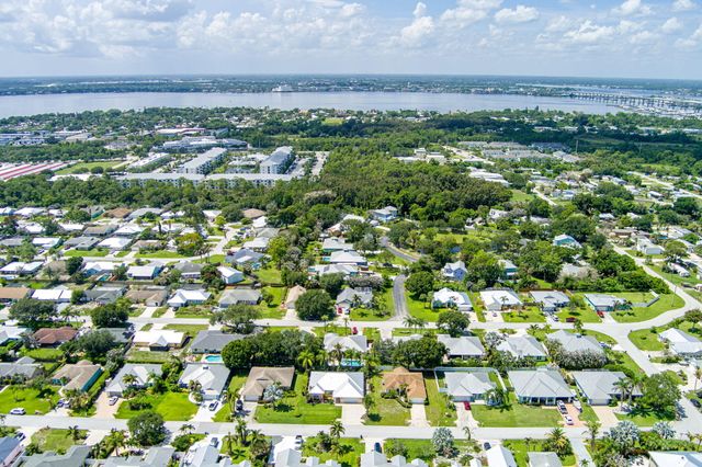 426 NE Vanda Terrado, Jensen Beach, FL 34957