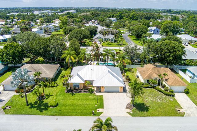 426 NE Vanda Terrado, Jensen Beach, FL 34957