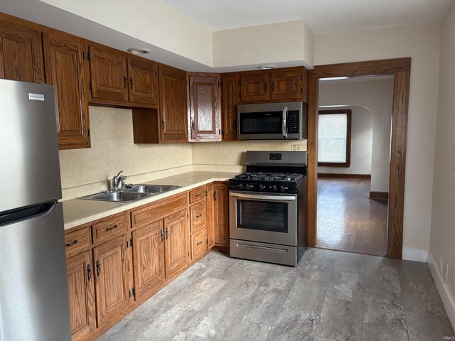 352 N Broadway Street, Peru, IN 46970