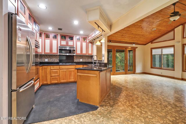 109 Wakefield Rd, Oak Ridge, TN 37830